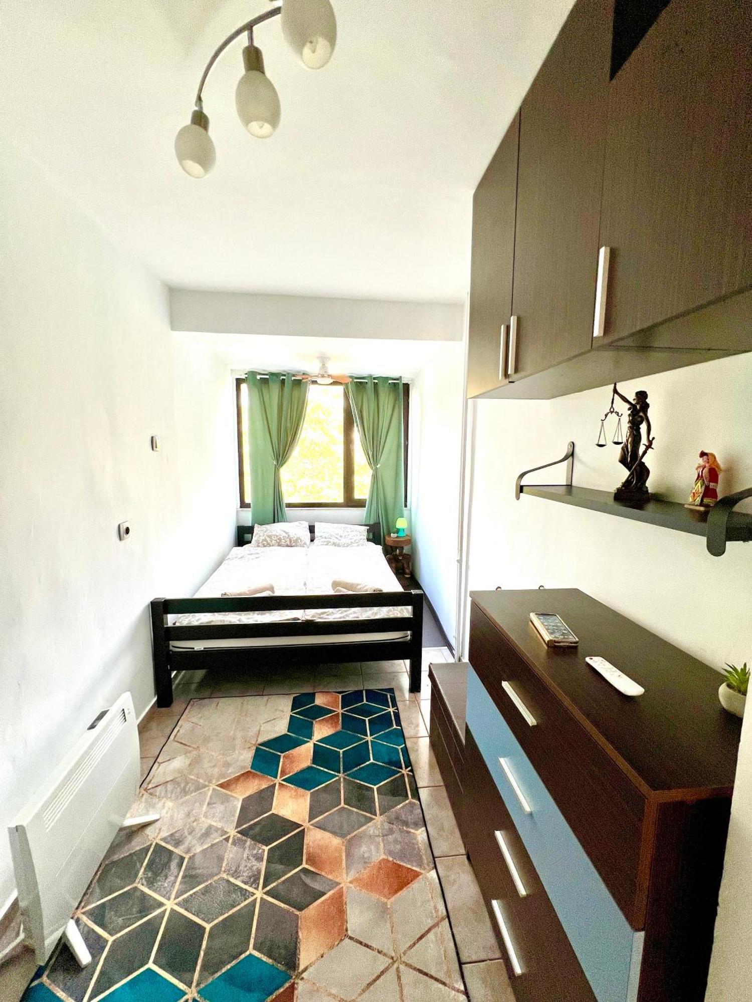 The Green Apartment - Free Parking Sofia Exteriör bild
